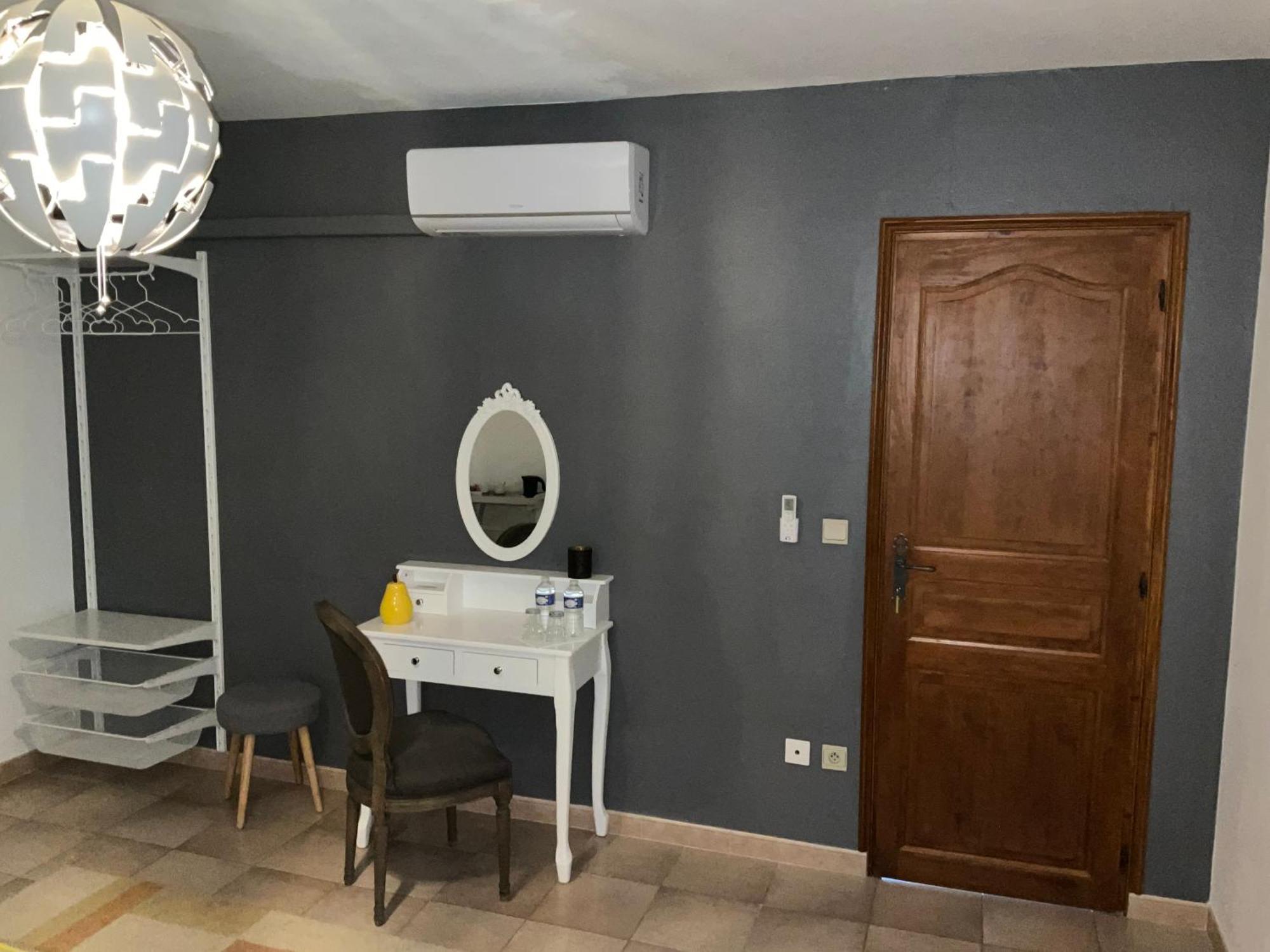 Number9 - Now With Air Conditioned Rooms Carlipa エクステリア 写真