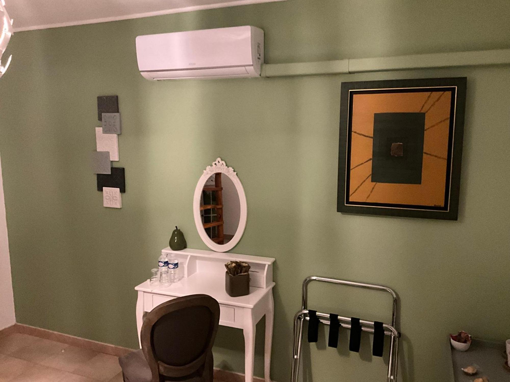 Number9 - Now With Air Conditioned Rooms Carlipa エクステリア 写真
