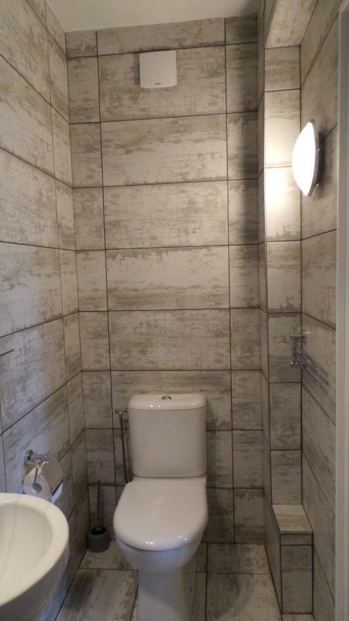 Number9 - Now With Air Conditioned Rooms Carlipa エクステリア 写真